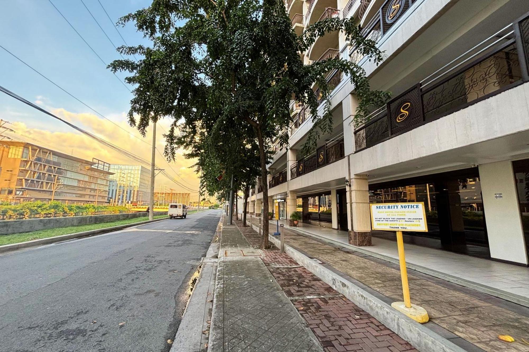 Extremeli Suites Manila Powered By Cocotel Exterior foto