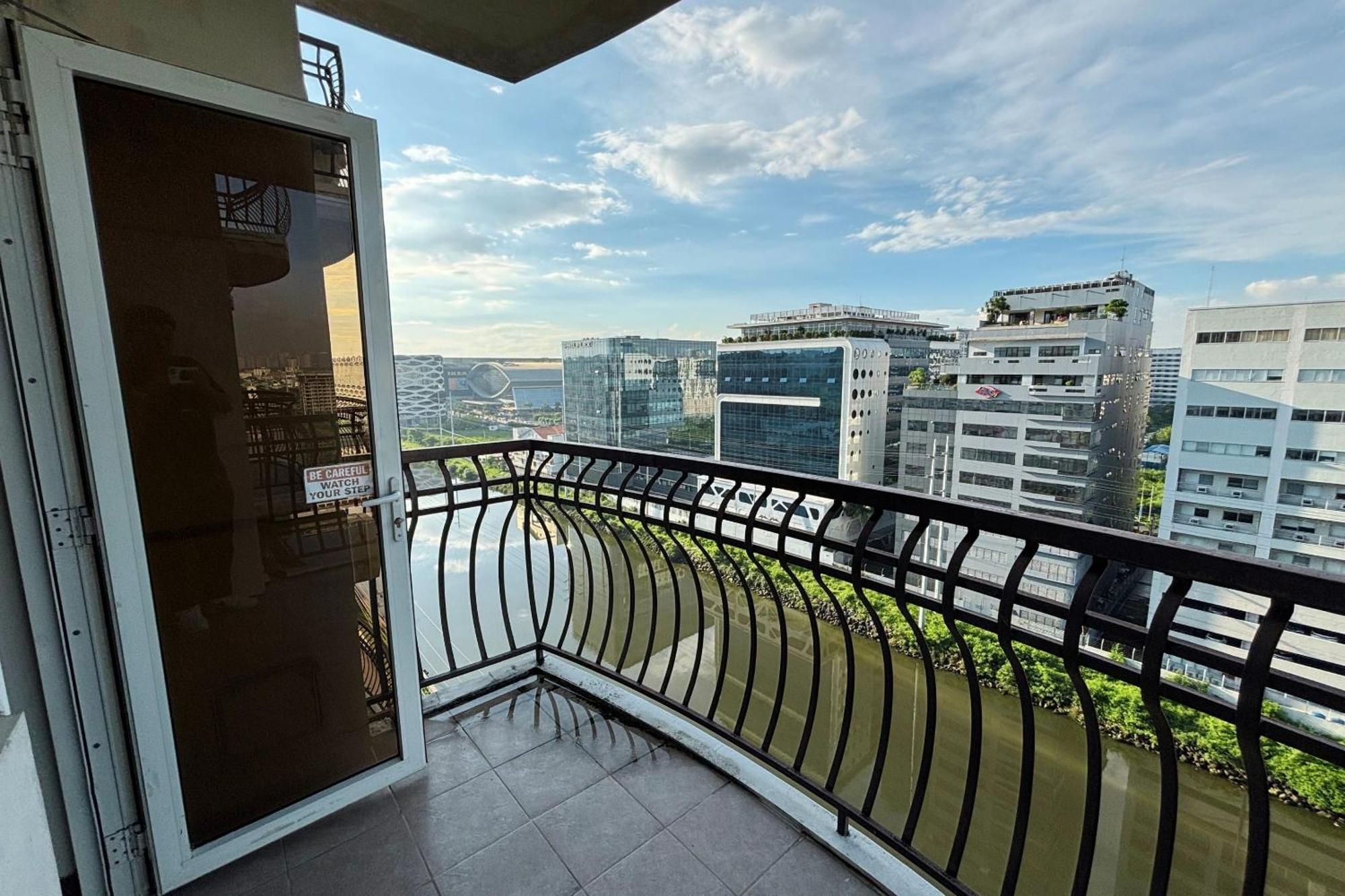 Extremeli Suites Manila Powered By Cocotel Exterior foto