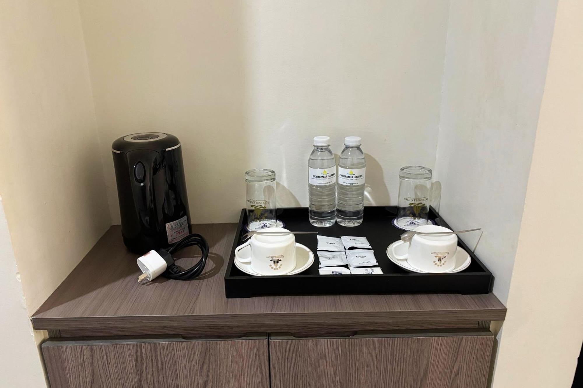 Extremeli Suites Manila Powered By Cocotel Exterior foto