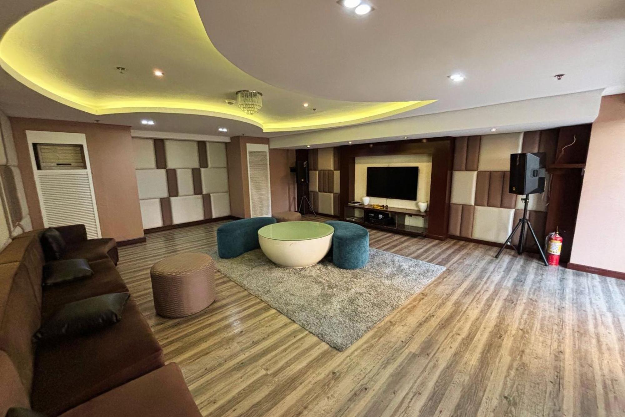 Extremeli Suites Manila Powered By Cocotel Exterior foto