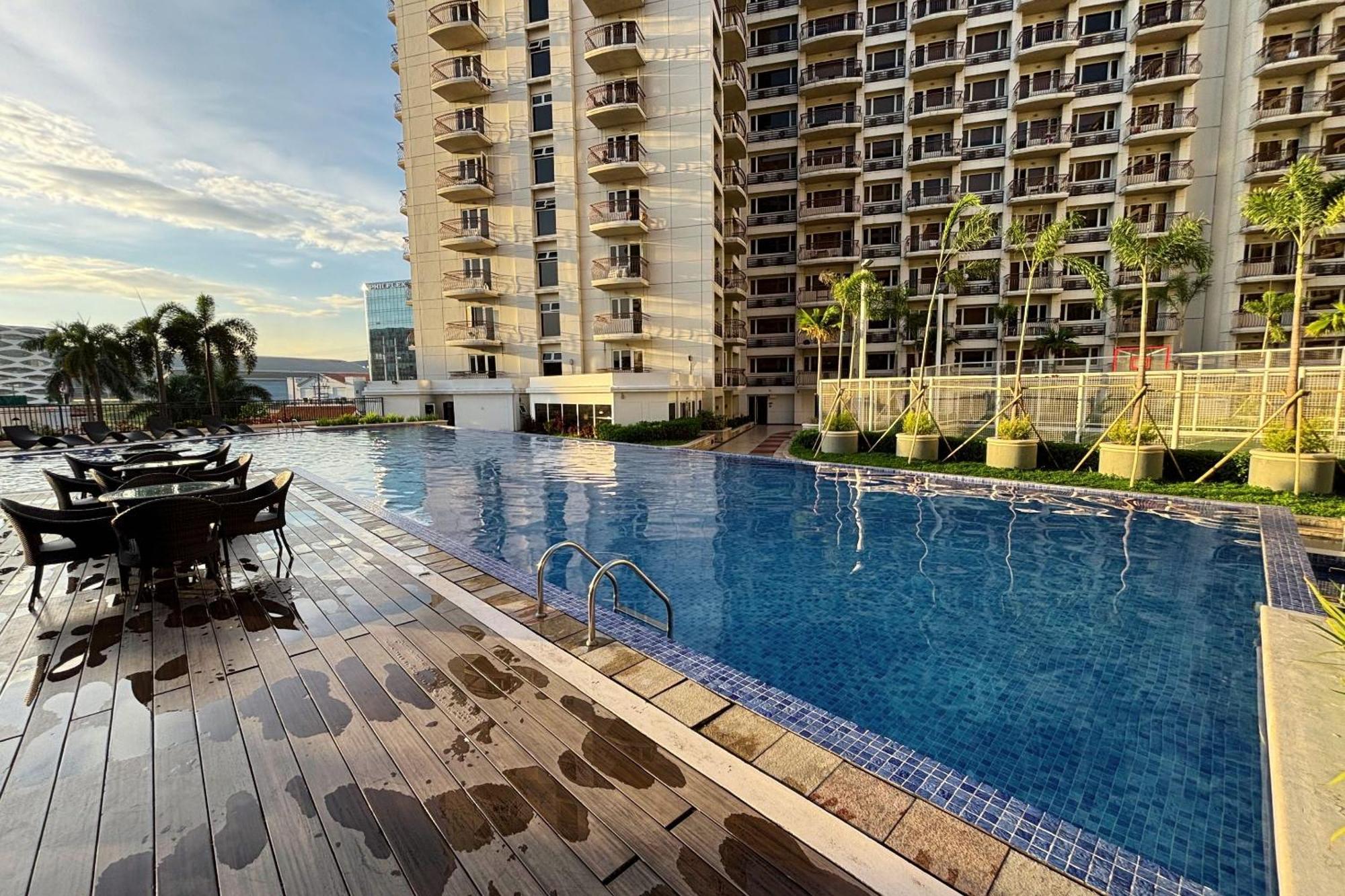 Extremeli Suites Manila Powered By Cocotel Exterior foto