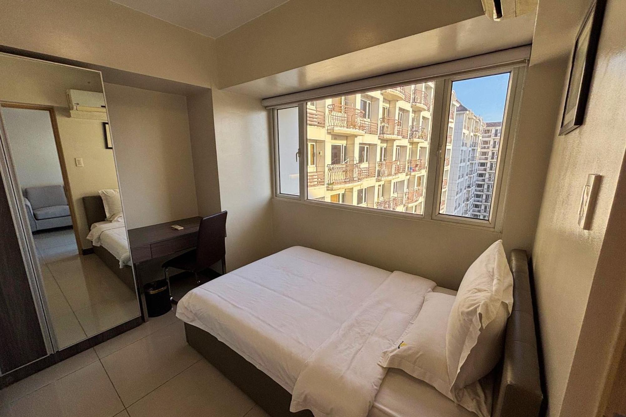 Extremeli Suites Manila Powered By Cocotel Exterior foto