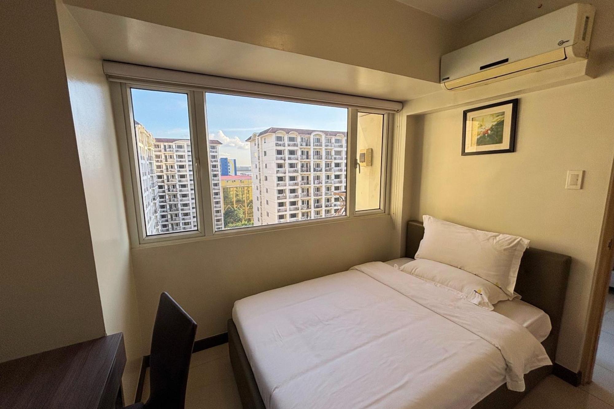 Extremeli Suites Manila Powered By Cocotel Exterior foto