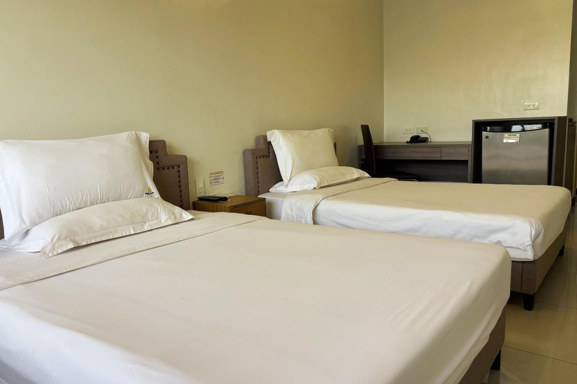 Extremeli Suites Manila Powered By Cocotel Exterior foto
